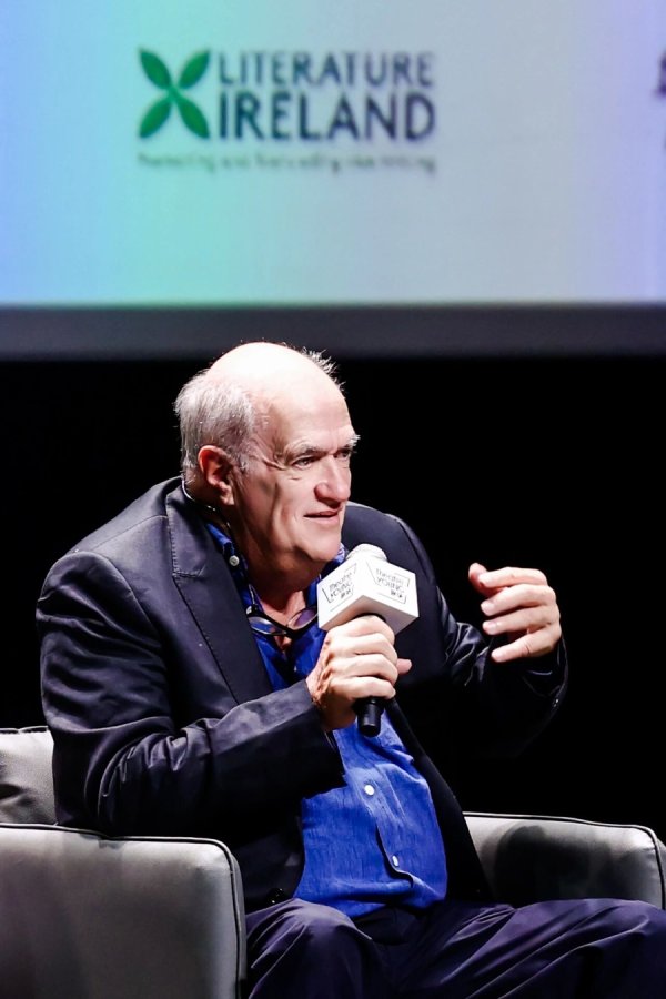 云沪深配资 “魔术师”托宾：女人们的声音如美妙歌剧，男人却沉闷无聊